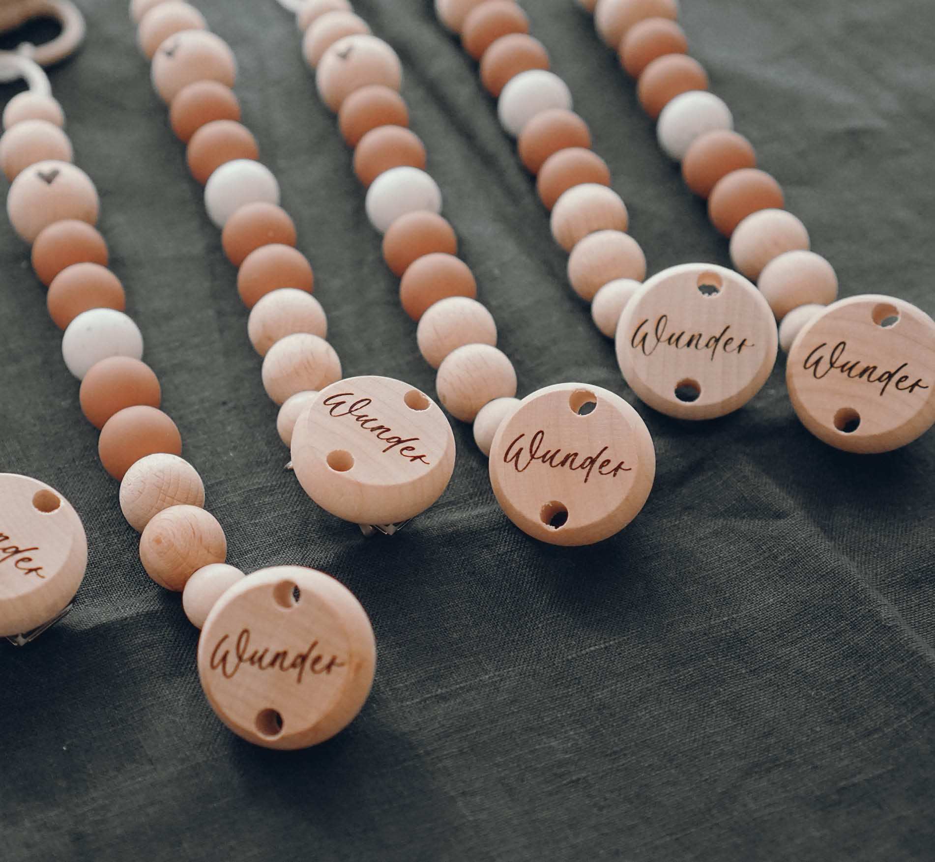 hintsundkunst_schnullerkette_wunder2 hintsundkunst_schnullerkette_wunder2